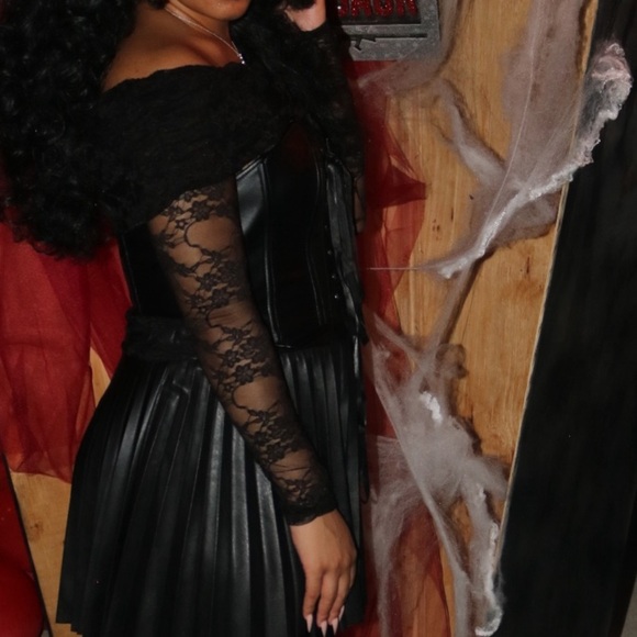 Black Lace Off-Shoulder Top - Picture 5 of 8